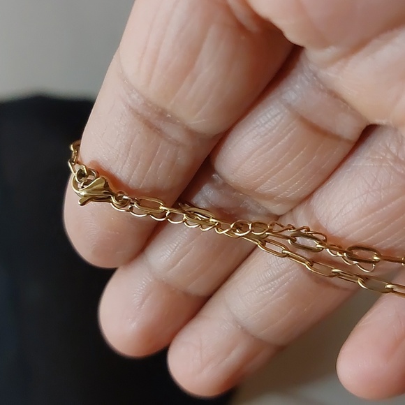 REESE Personalized Letter Charms Gold Tone Necklace High Gloss Quality Made - Picture 5 of 6